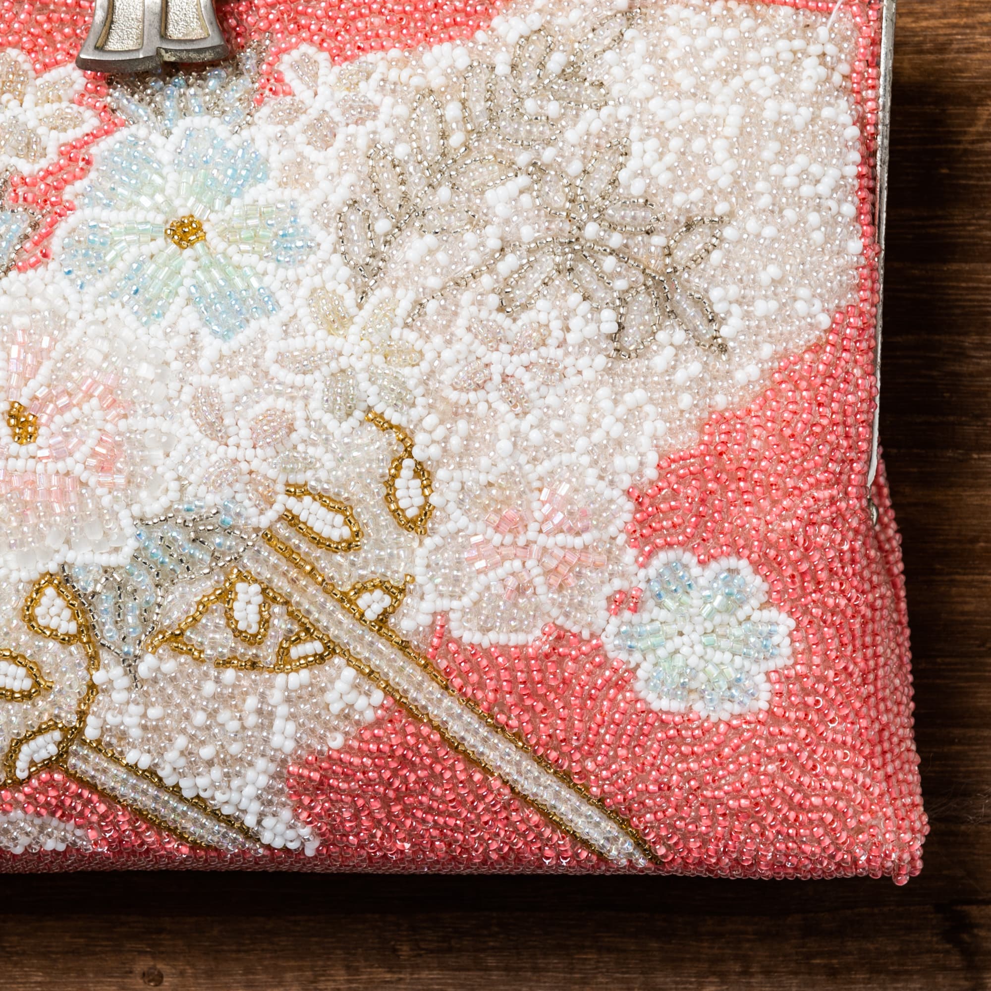 ピンク地に金銀花車の総ビーズバッグ