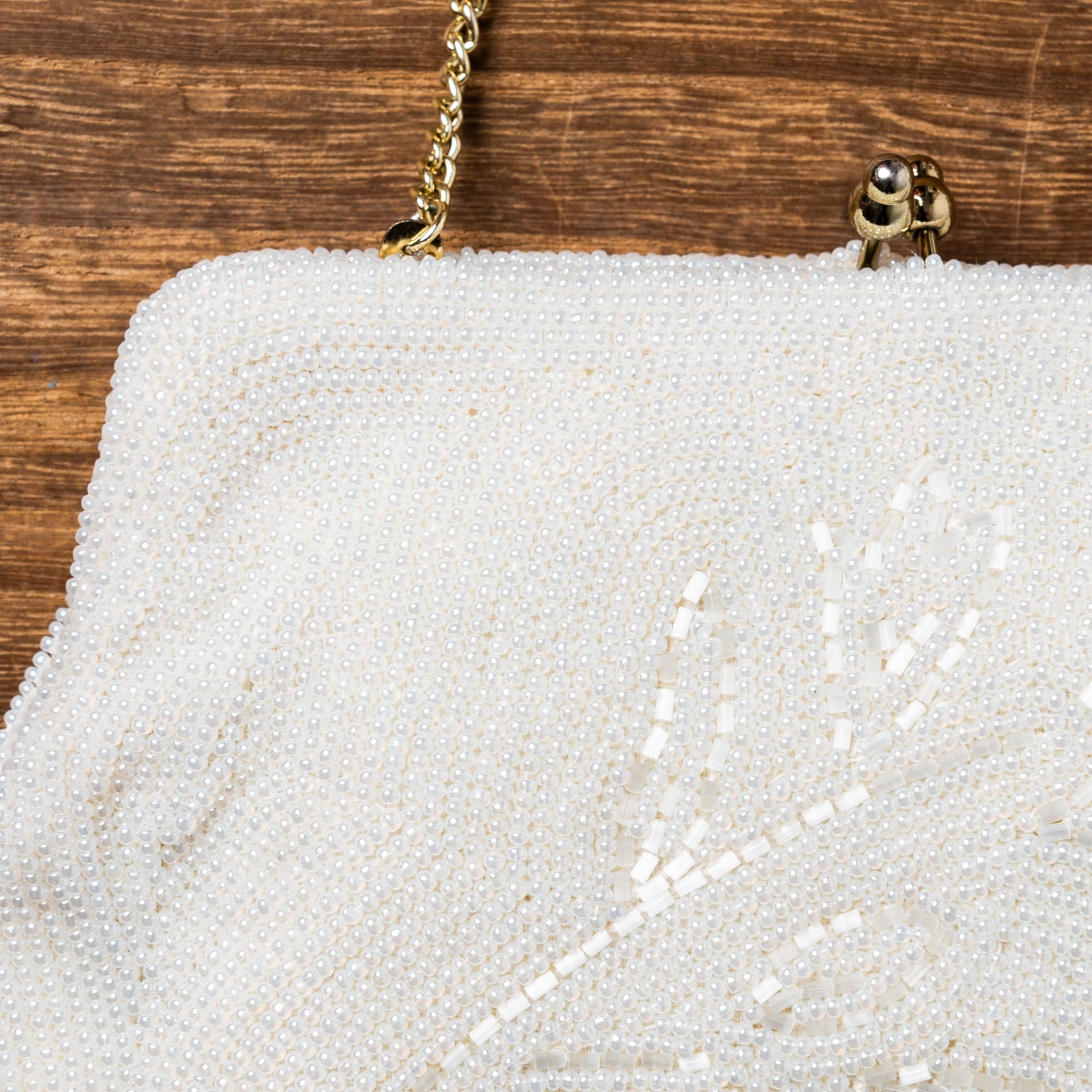 真っ白に１本の植物の総ビーズバッグ