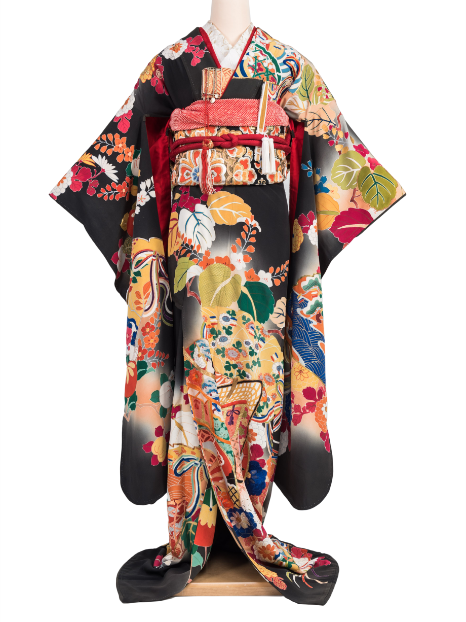 【和装の結婚式】御所車に檜扇・菊の黒引き振袖