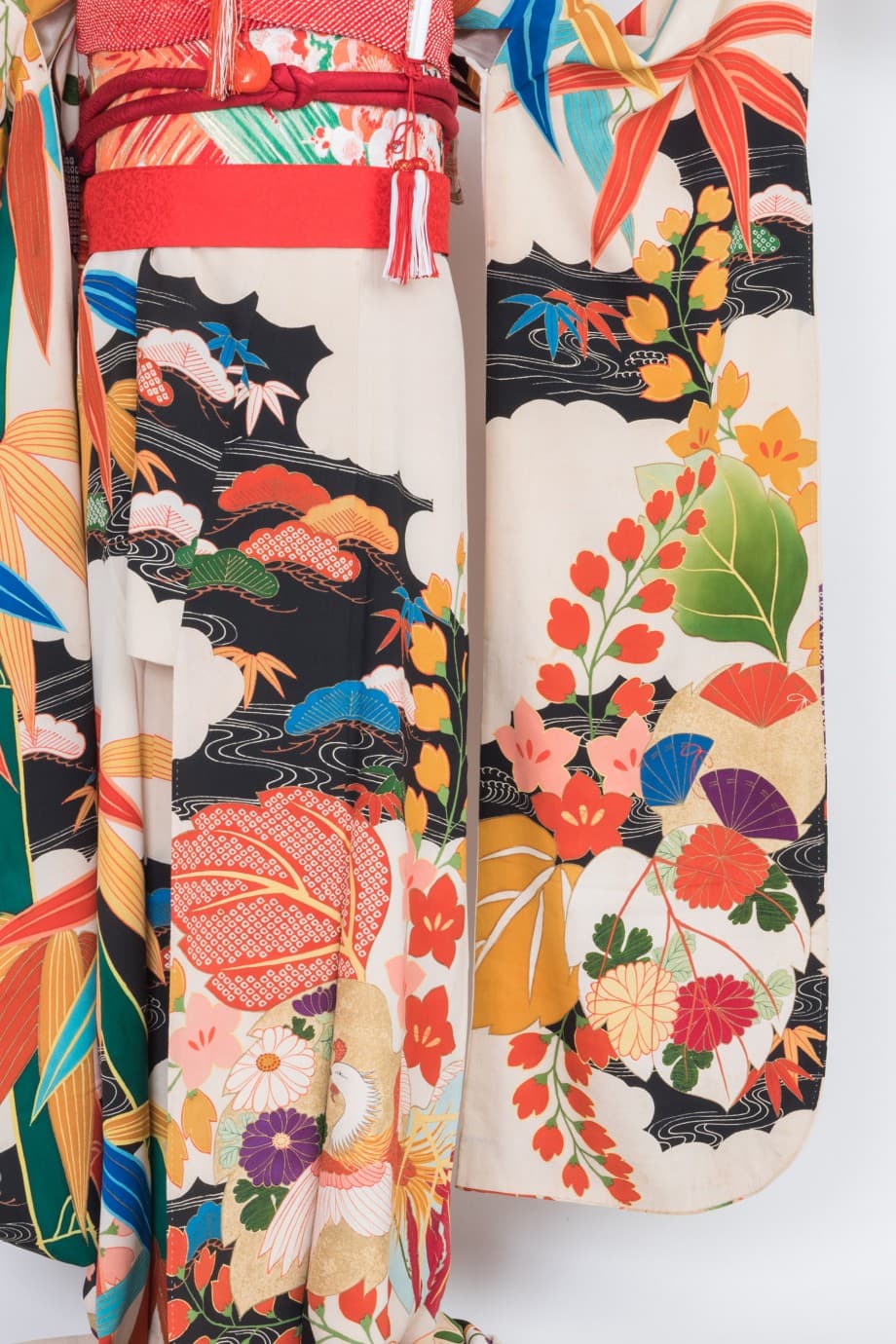 【和装の結婚式】雲取紋様に桐や竹、鳳凰の黒引き振袖