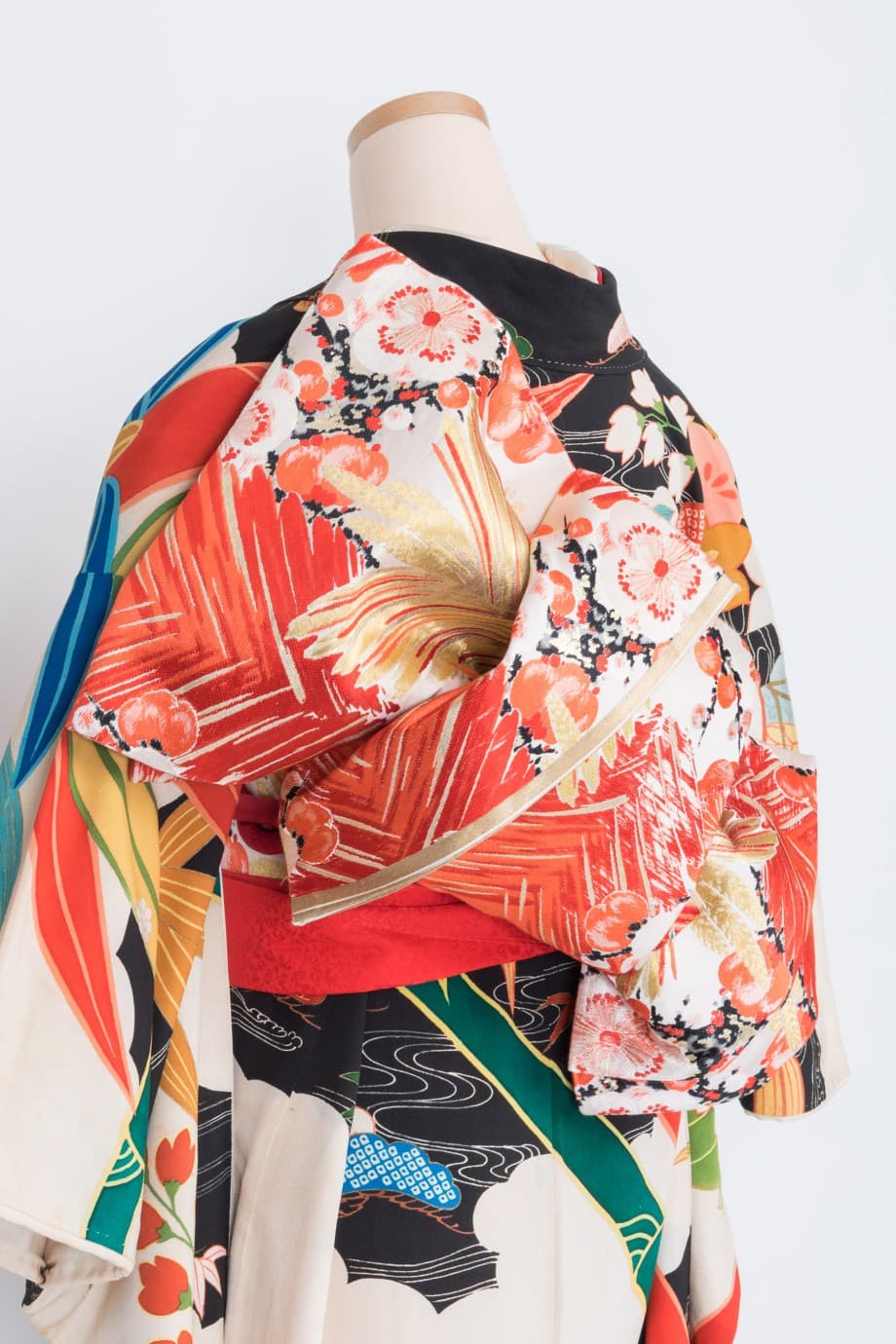 【和装の結婚式】雲取紋様に桐や竹、鳳凰の黒引き振袖