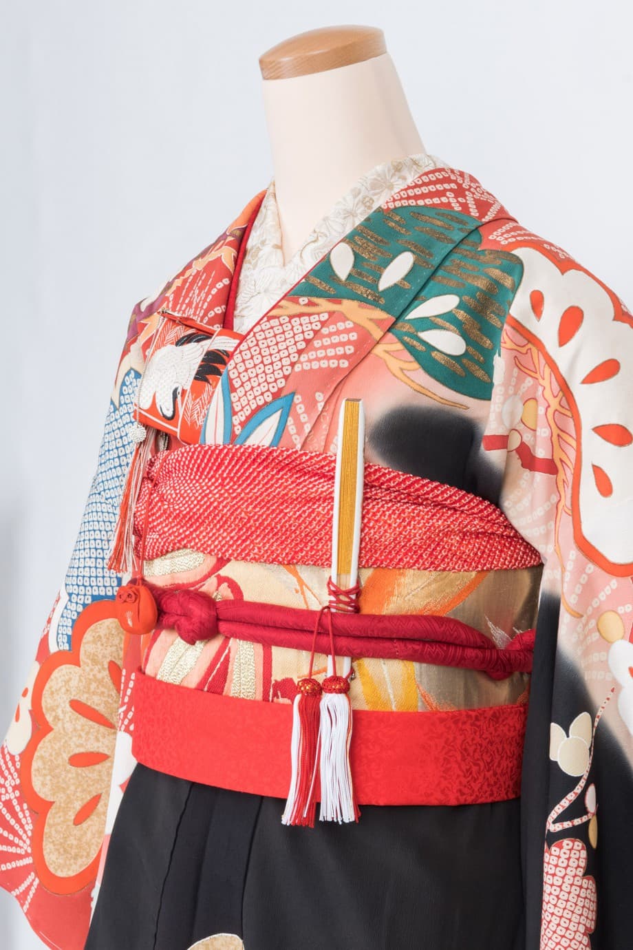 【和装の結婚式】縞の波に松竹梅の黒引き振袖