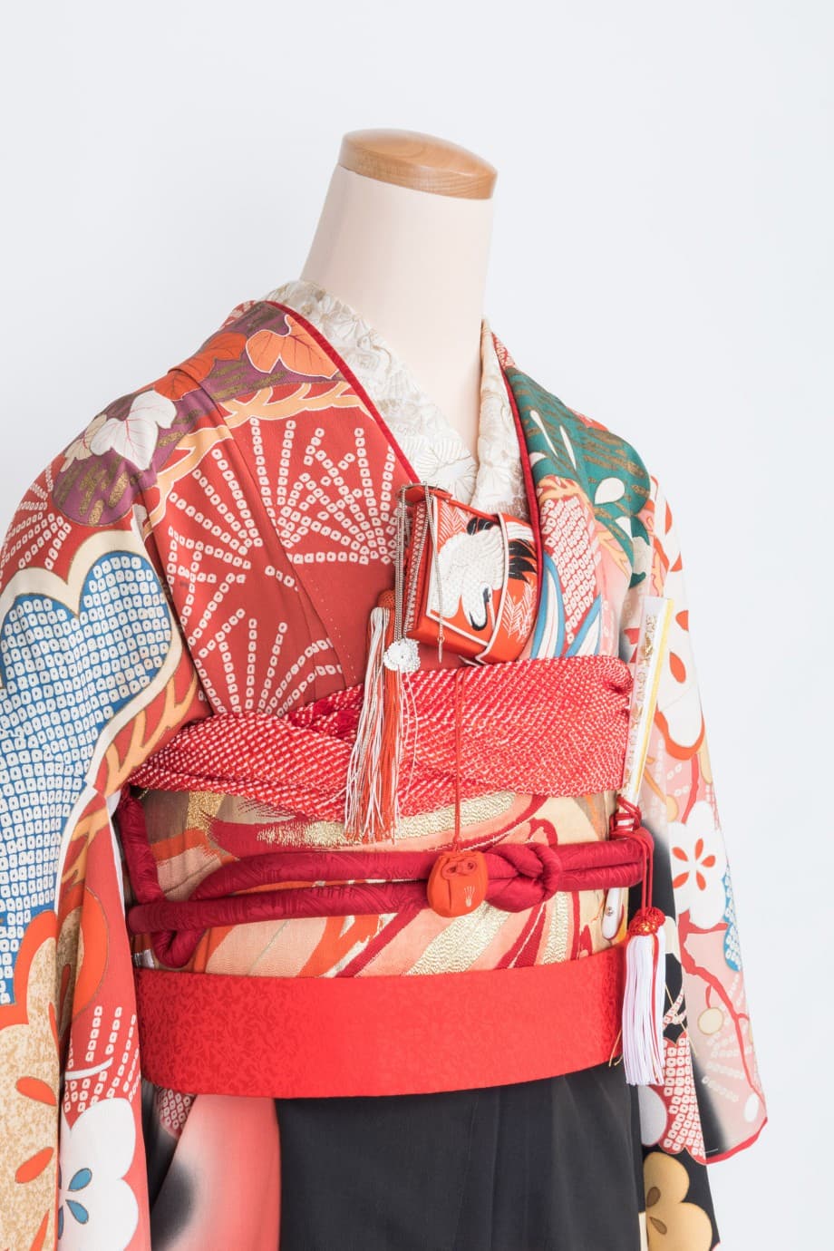 【和装の結婚式】縞の波に松竹梅の黒引き振袖