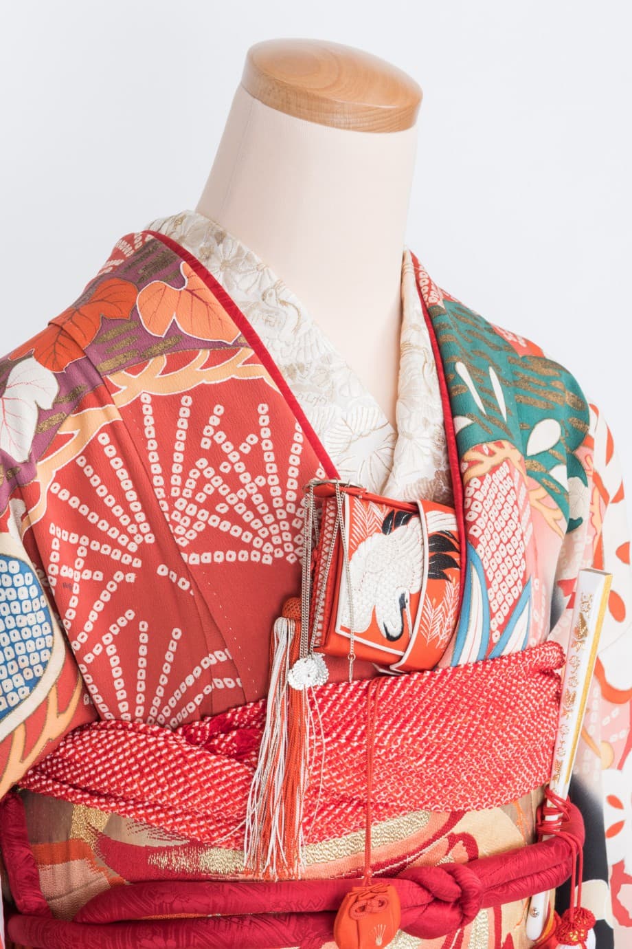 【和装の結婚式】縞の波に松竹梅の黒引き振袖