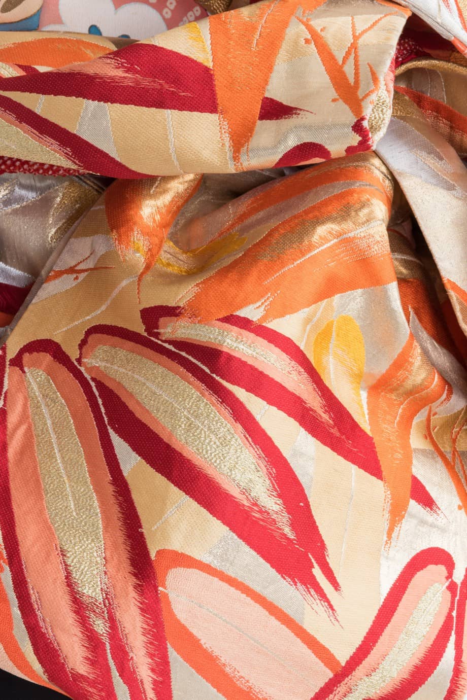 【和装の結婚式】縞の波に松竹梅の黒引き振袖