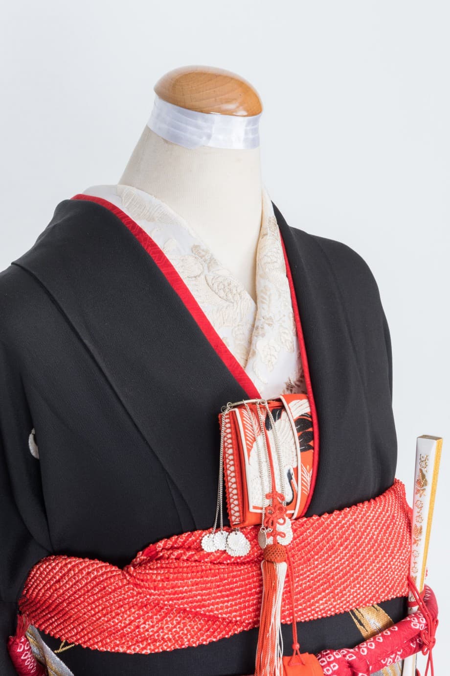 【和装の結婚式】袂と裾に扇模様の五つ紋付黒引き振袖