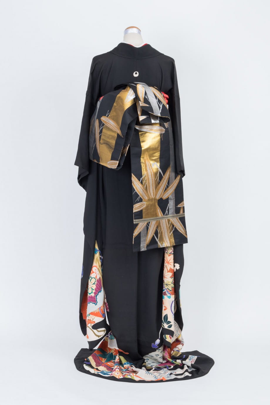 【和装の結婚式】袂と裾に扇模様の五つ紋付黒引き振袖