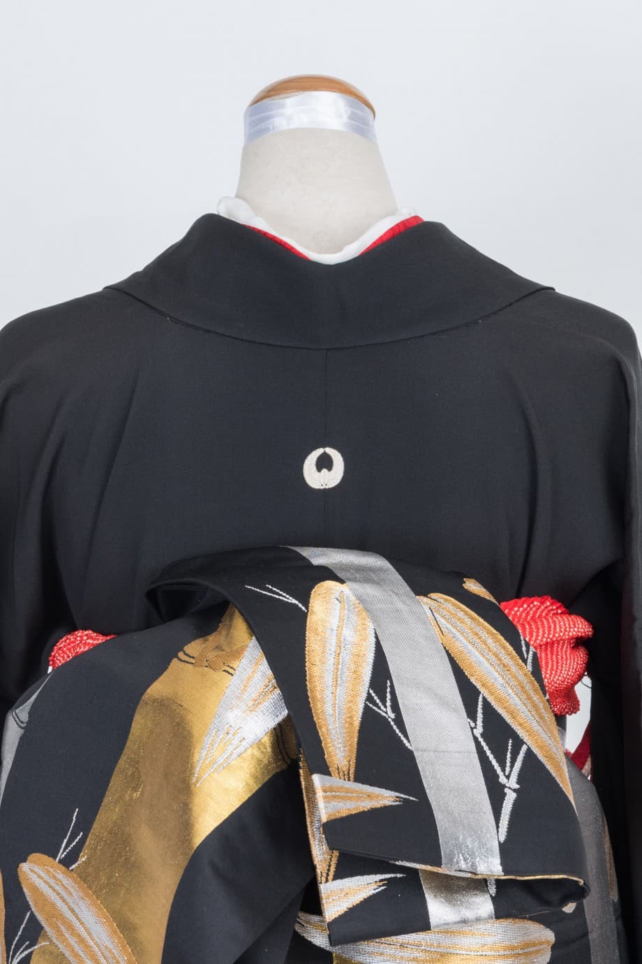 【和装の結婚式】袂と裾に扇模様の五つ紋付黒引き振袖