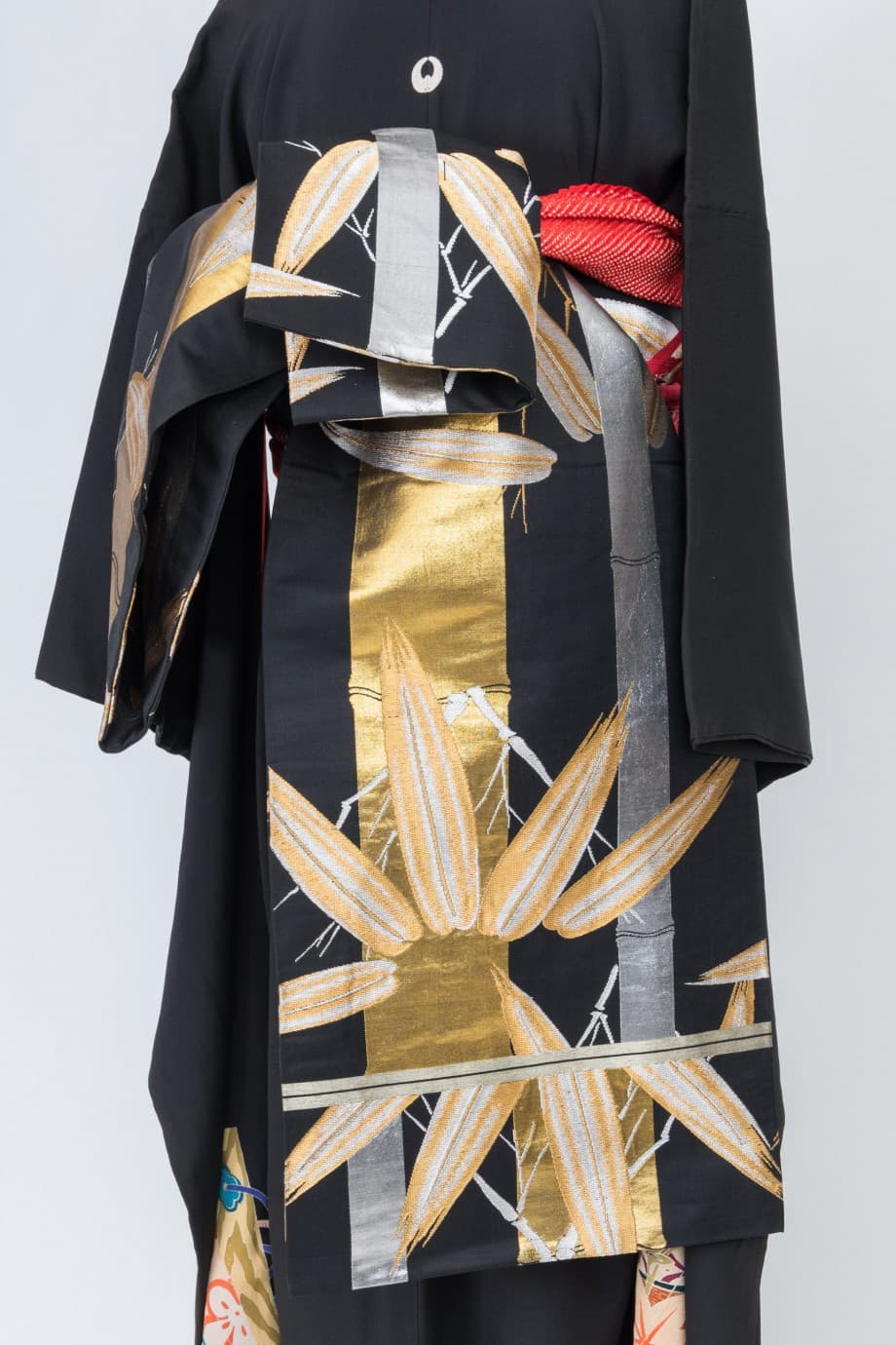 【和装の結婚式】袂と裾に扇模様の五つ紋付黒引き振袖