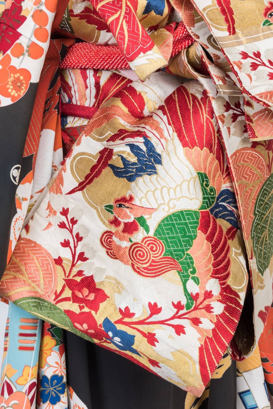 【和装の結婚式】水色の扇が鮮やかな錦紗縮緬五つ紋付黒引き振袖