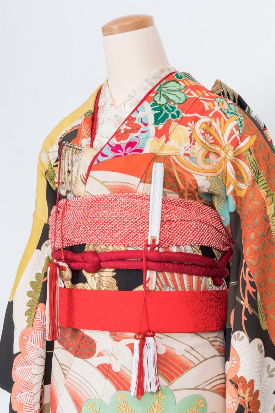 【和装の結婚式】豪華絢爛な檜扇の五つ紋付黒引き振袖