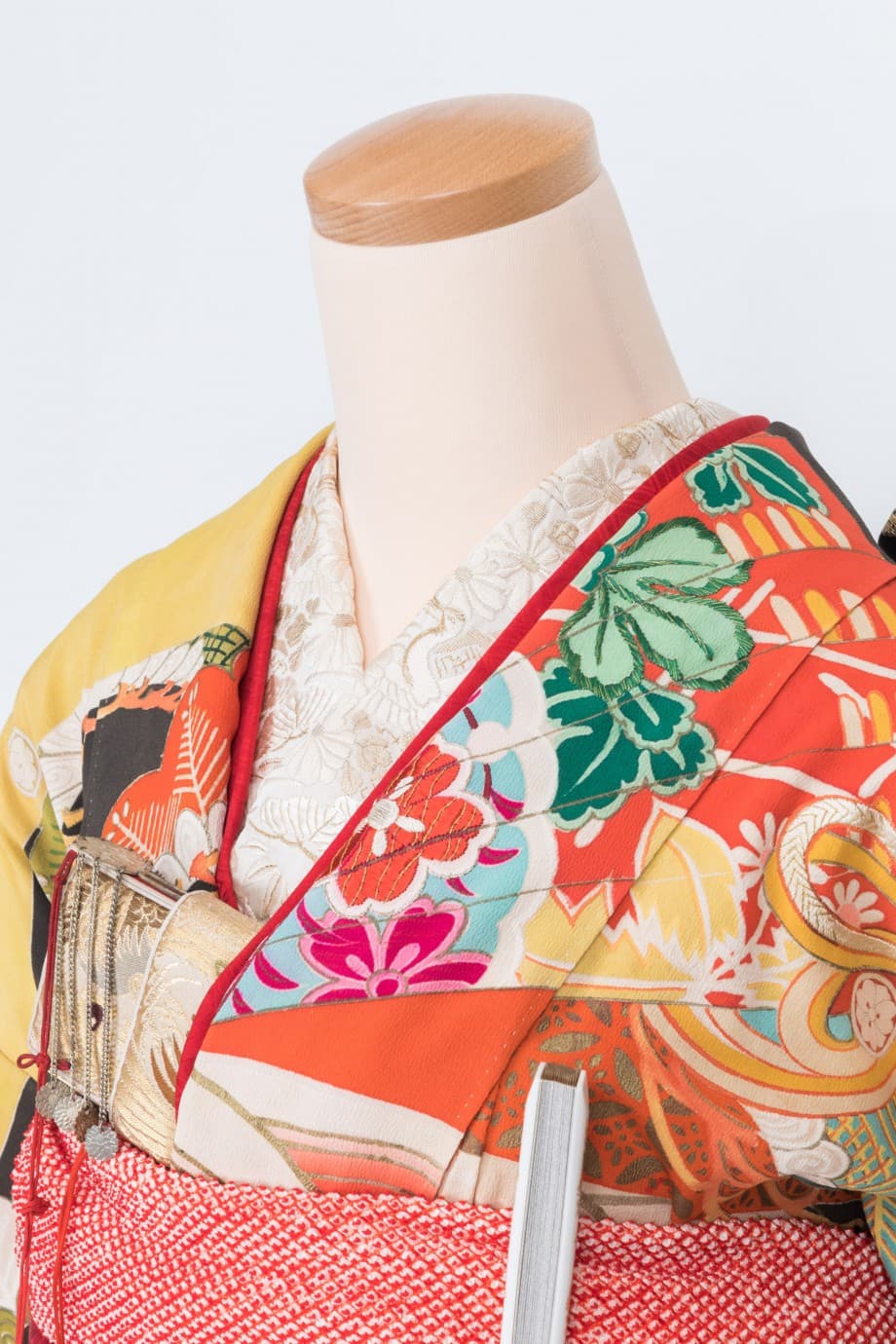 【和装の結婚式】豪華絢爛な檜扇の五つ紋付黒引き振袖