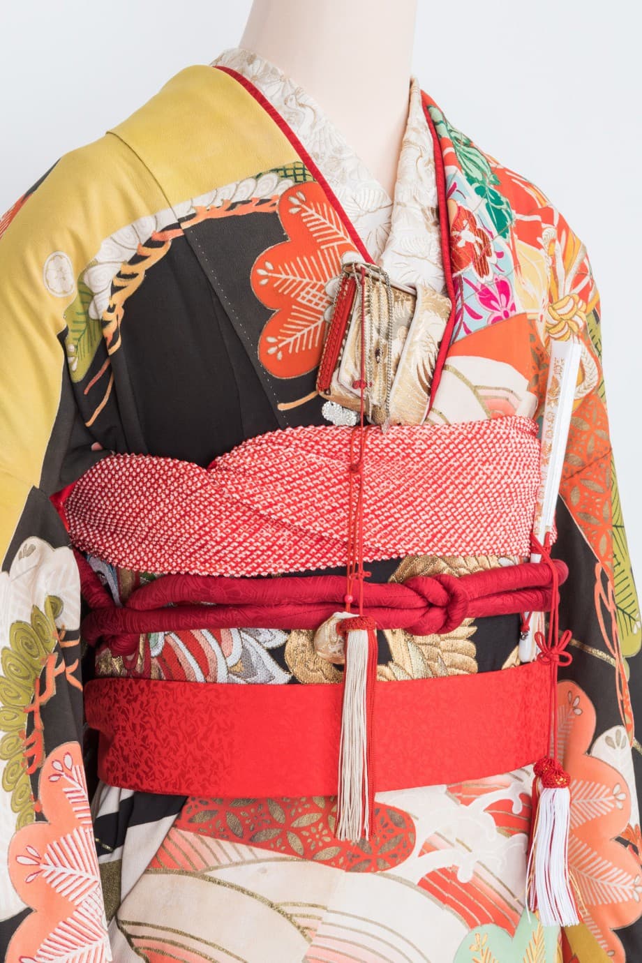 【和装の結婚式】豪華絢爛な檜扇の五つ紋付黒引き振袖