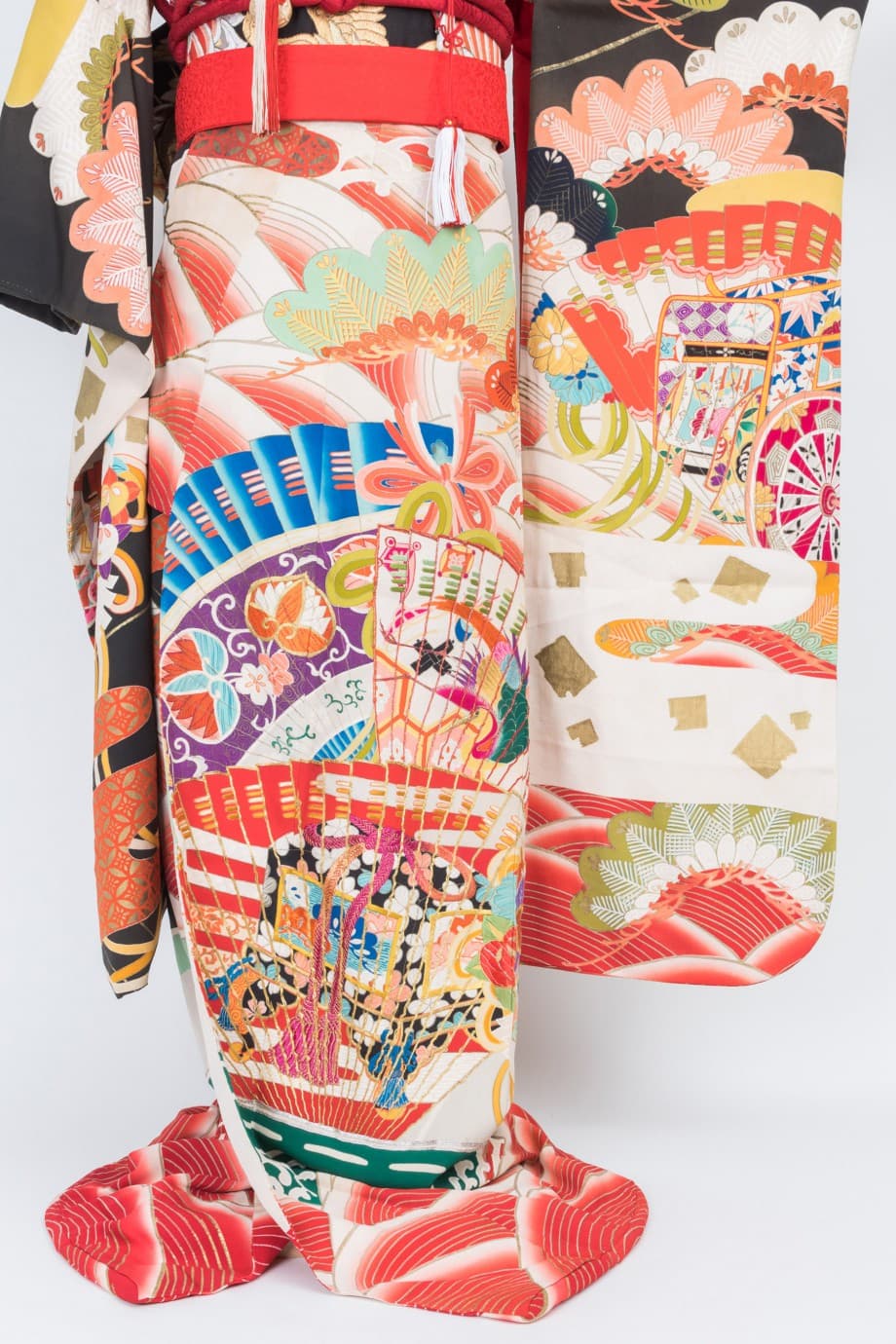 【和装の結婚式】豪華絢爛な檜扇の五つ紋付黒引き振袖