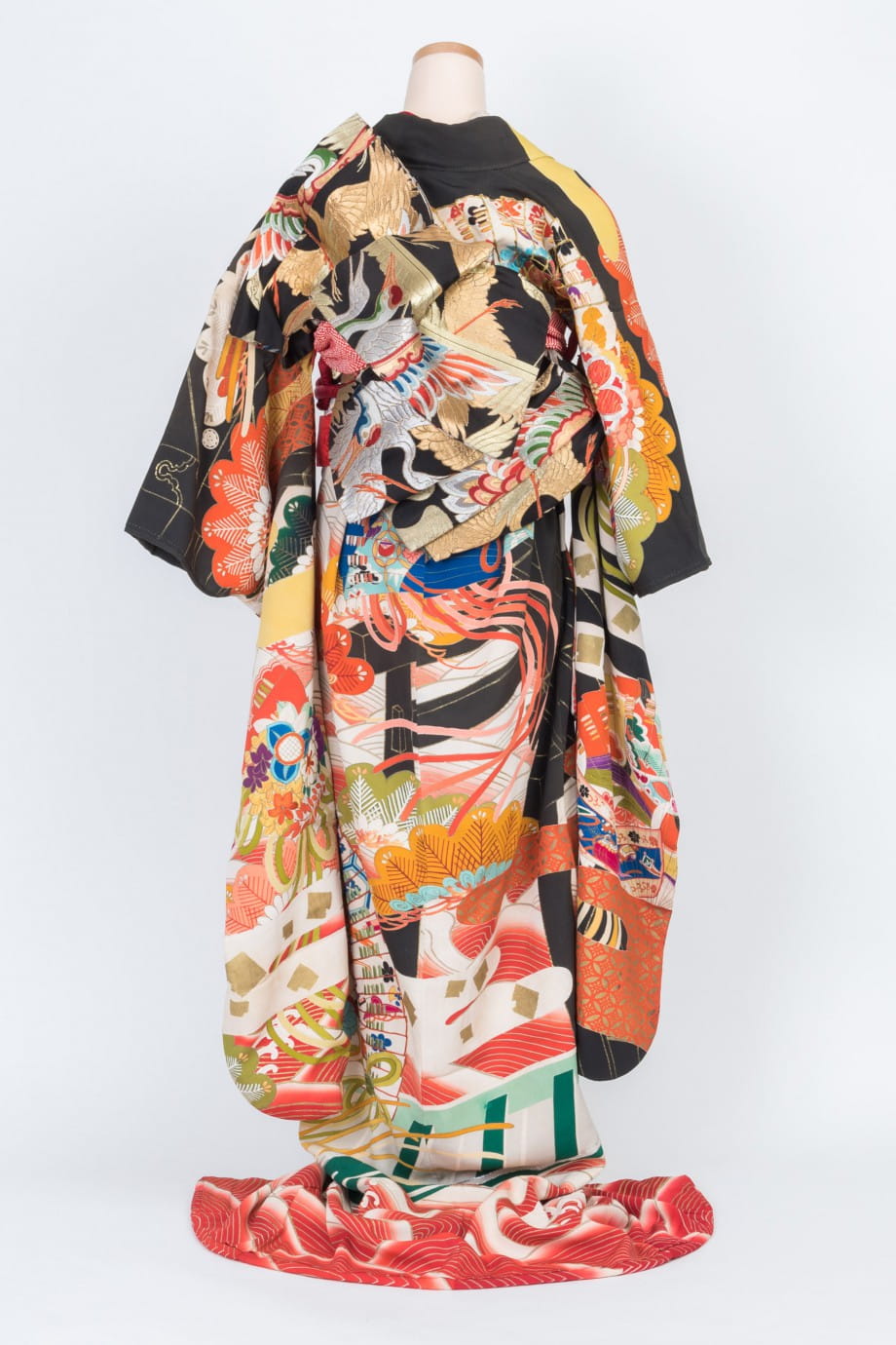 【和装の結婚式】豪華絢爛な檜扇の五つ紋付黒引き振袖