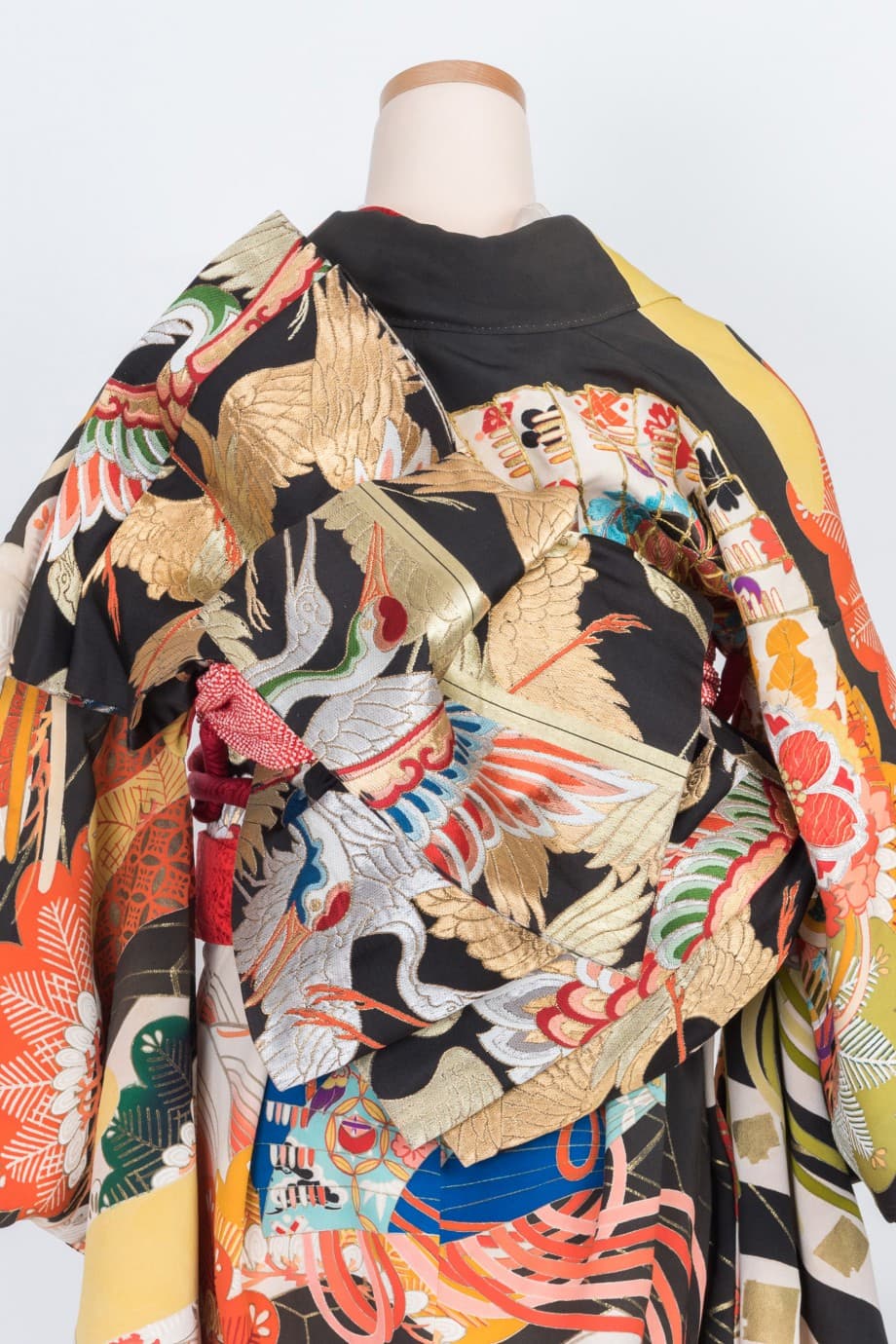 【和装の結婚式】豪華絢爛な檜扇の五つ紋付黒引き振袖