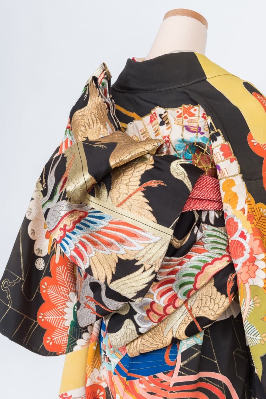 【和装の結婚式】豪華絢爛な檜扇の五つ紋付黒引き振袖