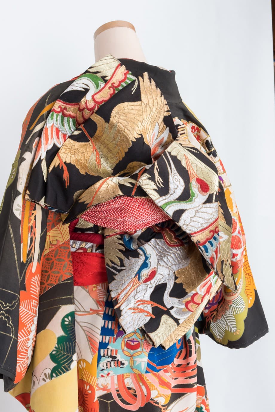 【和装の結婚式】豪華絢爛な檜扇の五つ紋付黒引き振袖