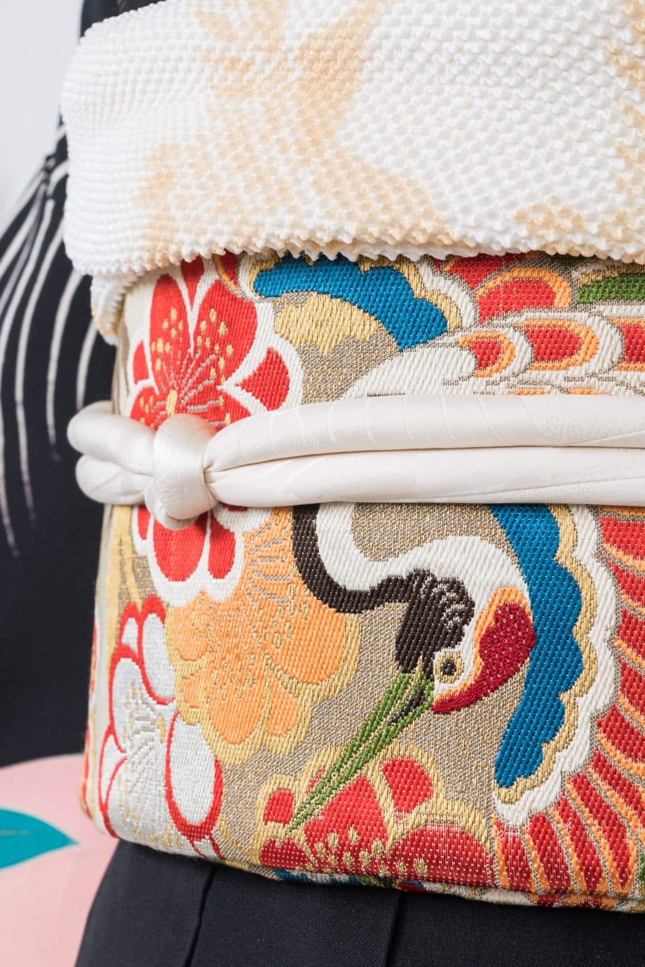 【和装の結婚式】青海波に御所車と地紙文の五つ紋付引き振袖