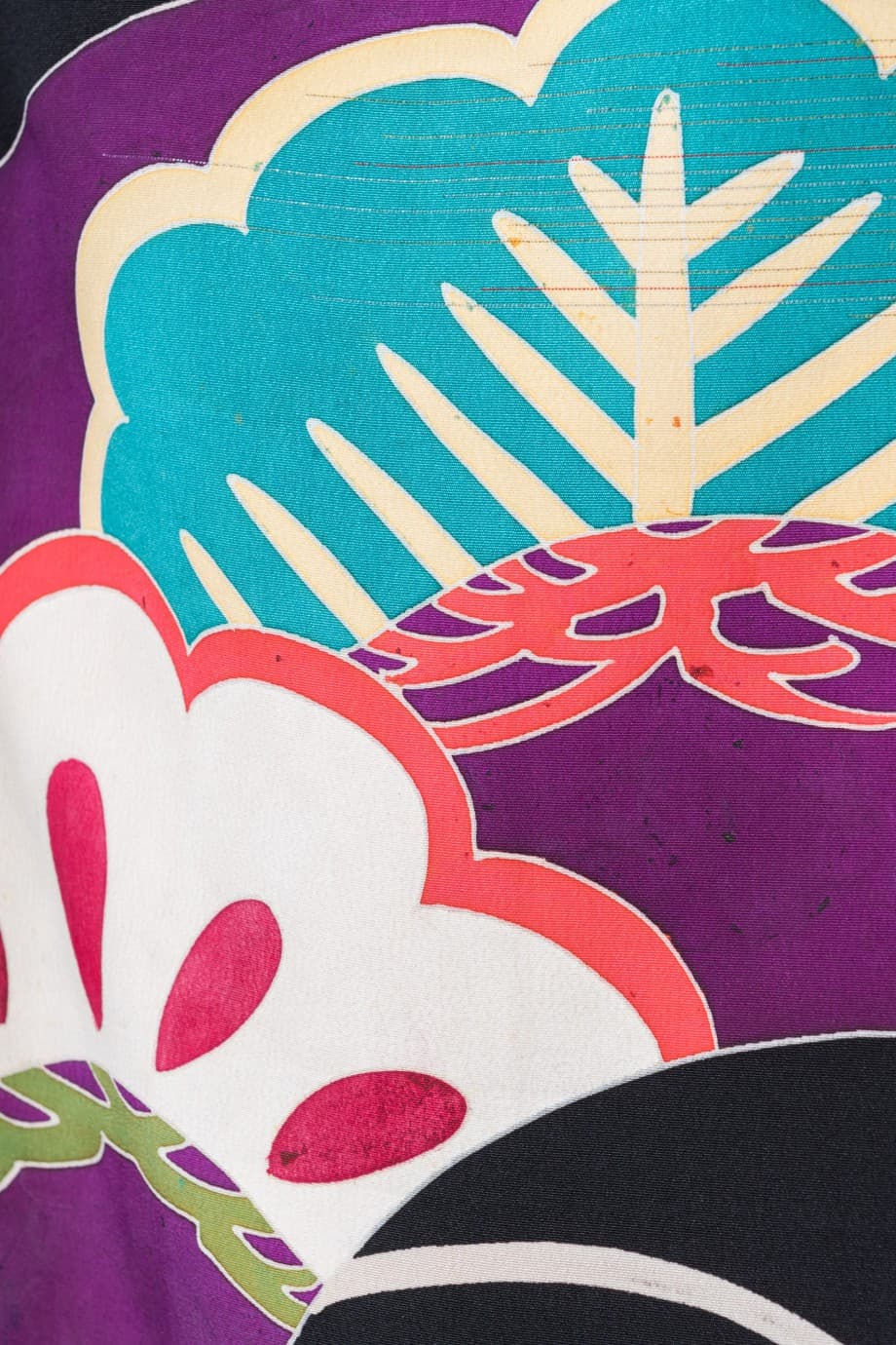 【和装の結婚式】青海波に御所車と地紙文の五つ紋付引き振袖