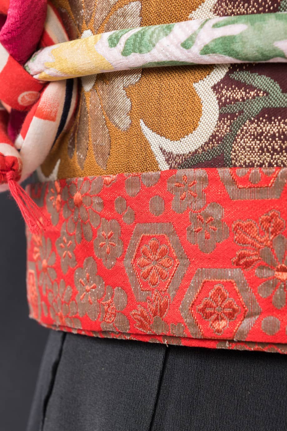 【和装の結婚式】菊尽くし～大小の菊が舞い踊る五つ紋付黒引き振袖