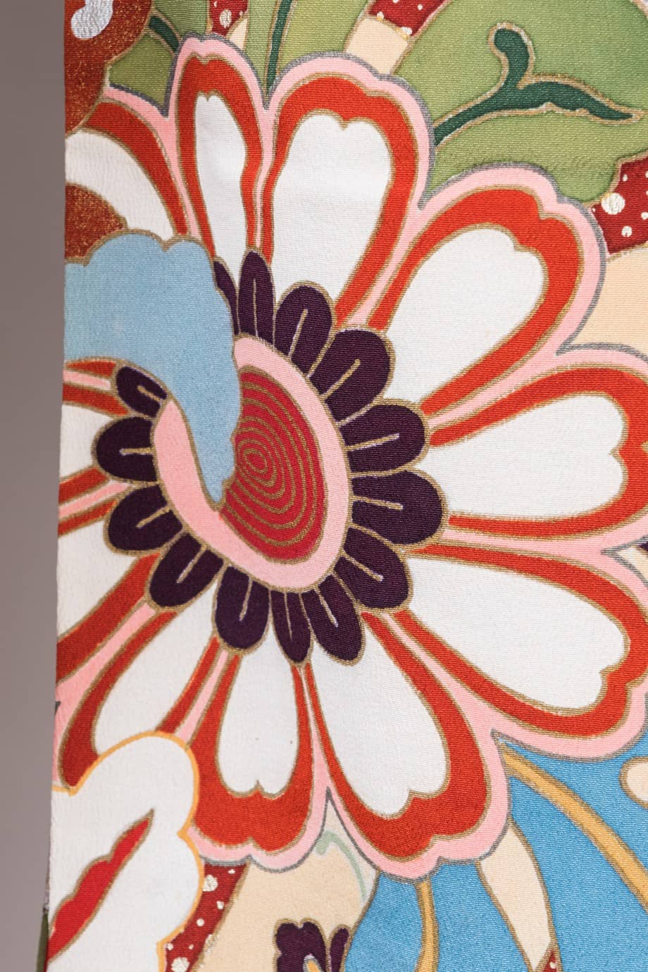 【和装の結婚式】菊尽くし～大小の菊が舞い踊る五つ紋付黒引き振袖