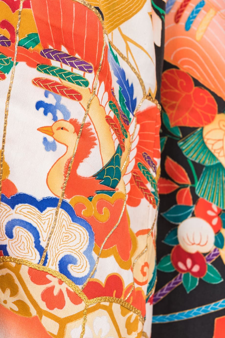 【和装の結婚式】舞い踊る檜扇に御所車と百花繚乱の五つ紋付黒引き振袖