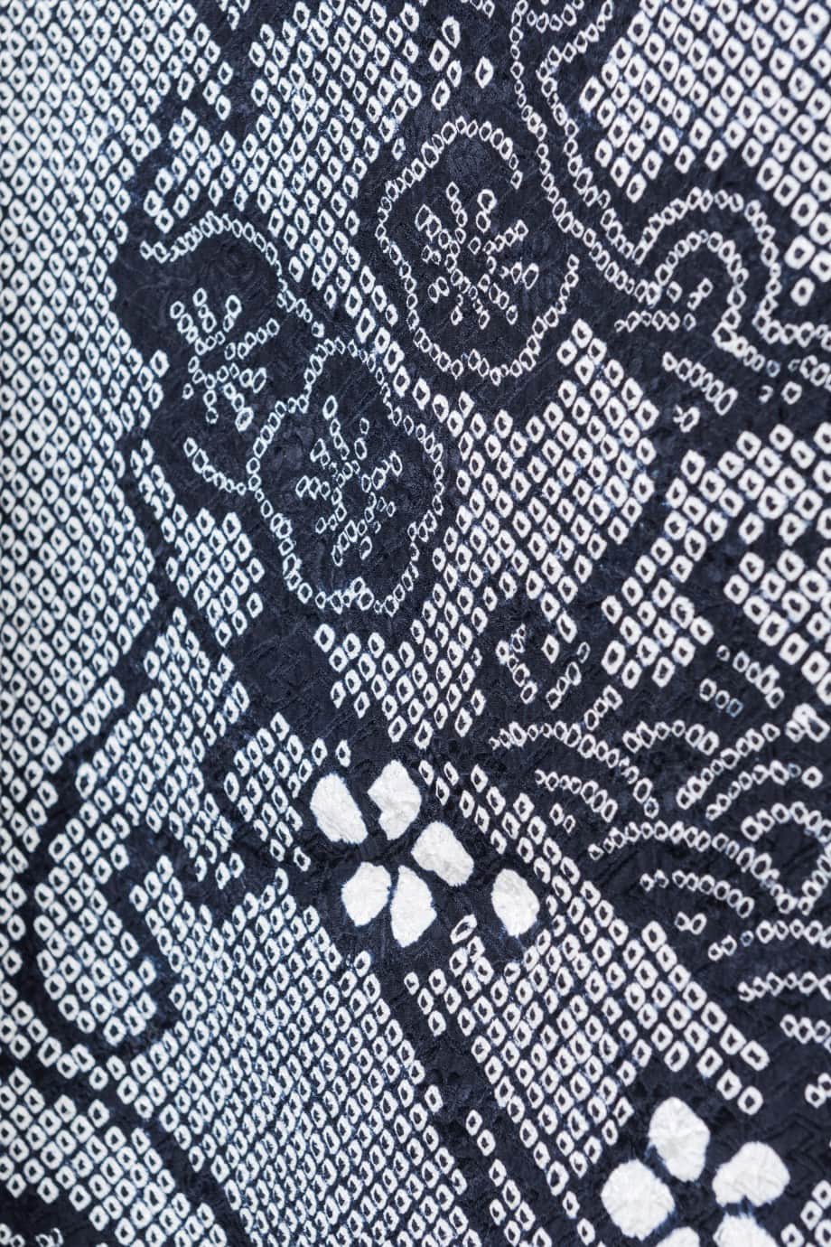 【振袖レンタル】成人式 | 黒地に雪輪、菊、松、橘の総絞り色振袖