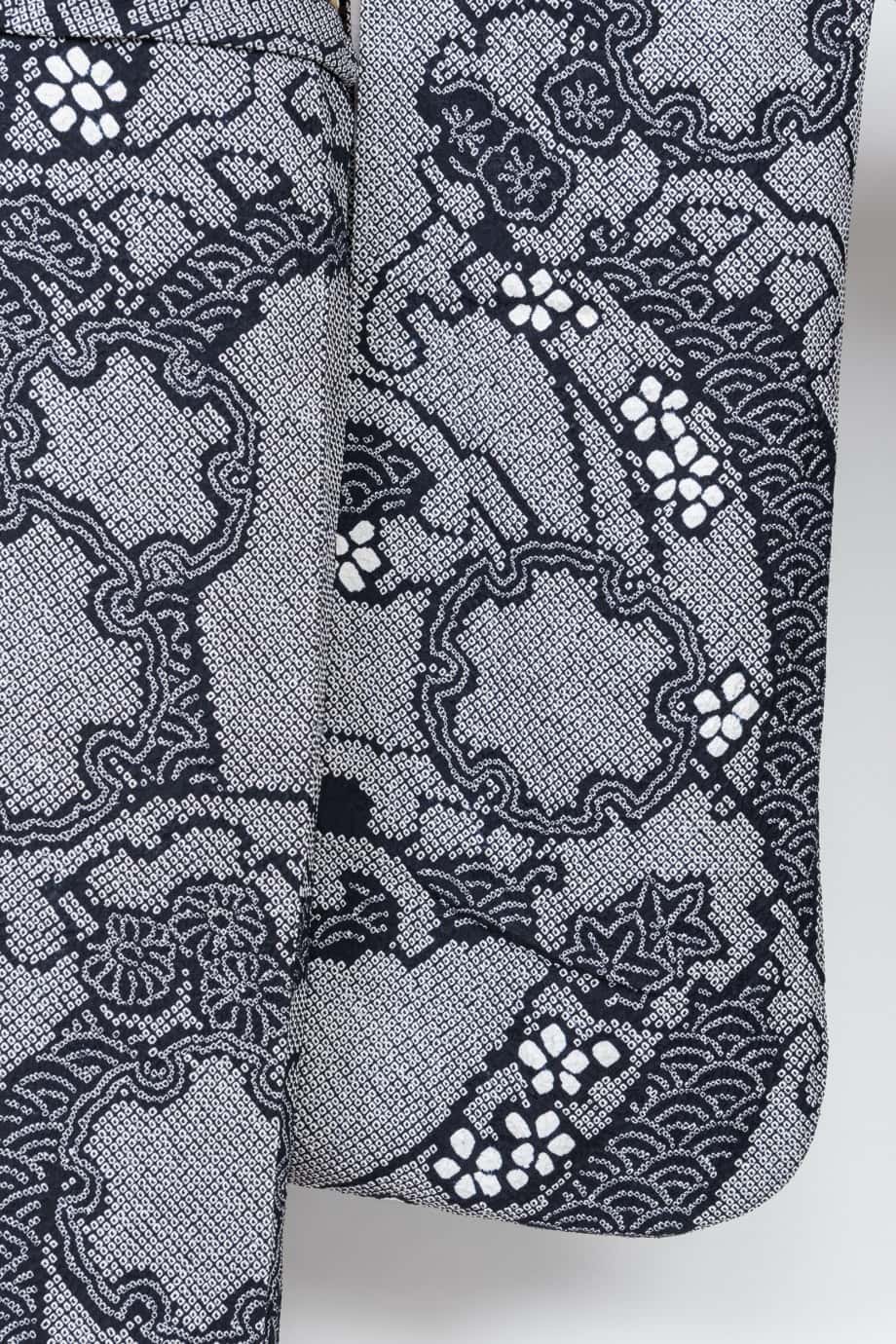 【振袖レンタル】成人式 | 黒地に雪輪、菊、松、橘の総絞り色振袖