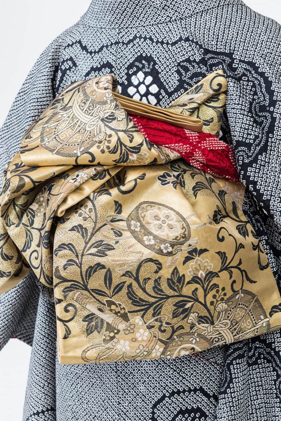 【振袖レンタル】成人式 | 黒地に雪輪、菊、松、橘の総絞り色振袖