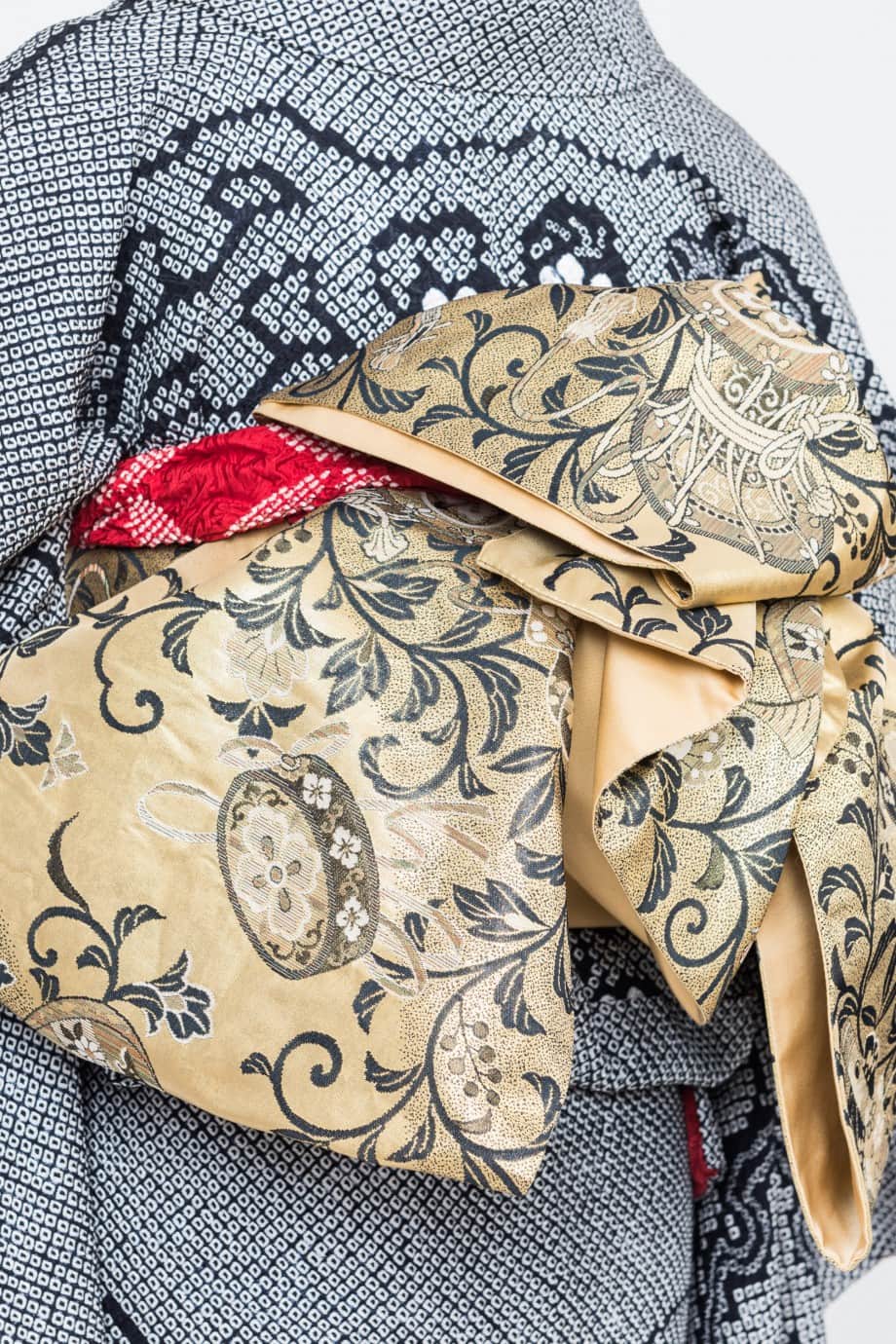 【振袖レンタル】成人式 | 黒地に雪輪、菊、松、橘の総絞り色振袖