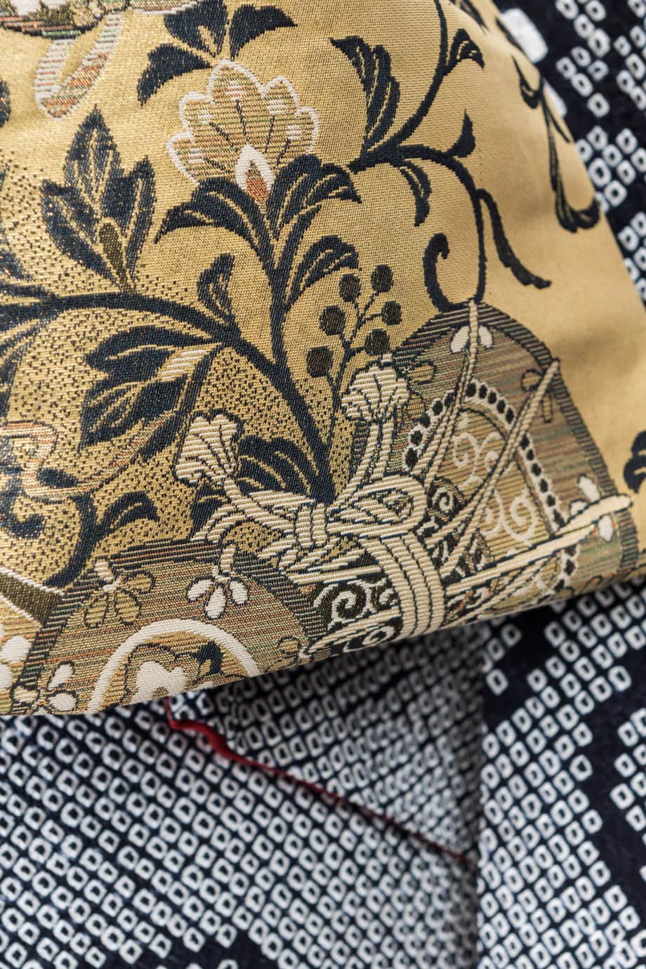 【振袖レンタル】成人式 | 黒地に雪輪、菊、松、橘の総絞り色振袖