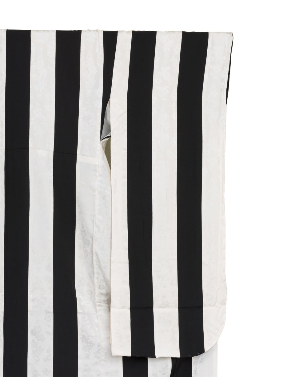 【振袖レンタル】成人式 | 白×黒縞模様の振袖