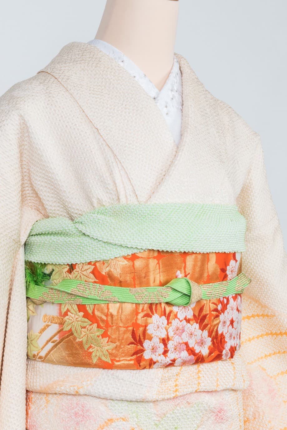 409z36〇小柄な方にも 総絞り 振袖 菊 重ね衿付き〇美品 成人式