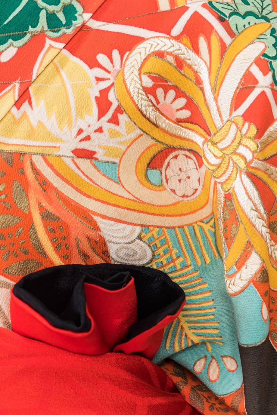 【和装の結婚式】豪華絢爛な檜扇の五つ紋付黒振袖