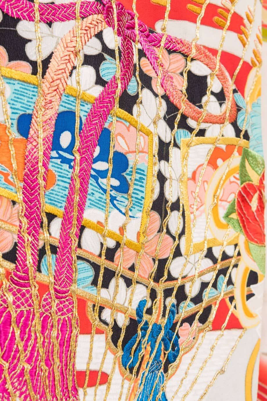 【和装の結婚式】豪華絢爛な檜扇の五つ紋付黒振袖