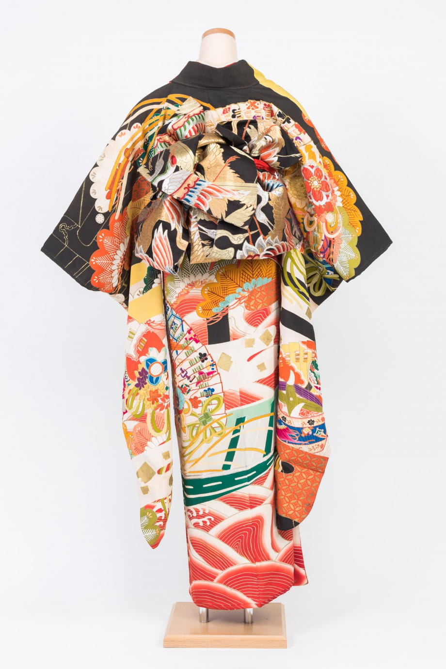 【和装の結婚式】豪華絢爛な檜扇の五つ紋付黒振袖