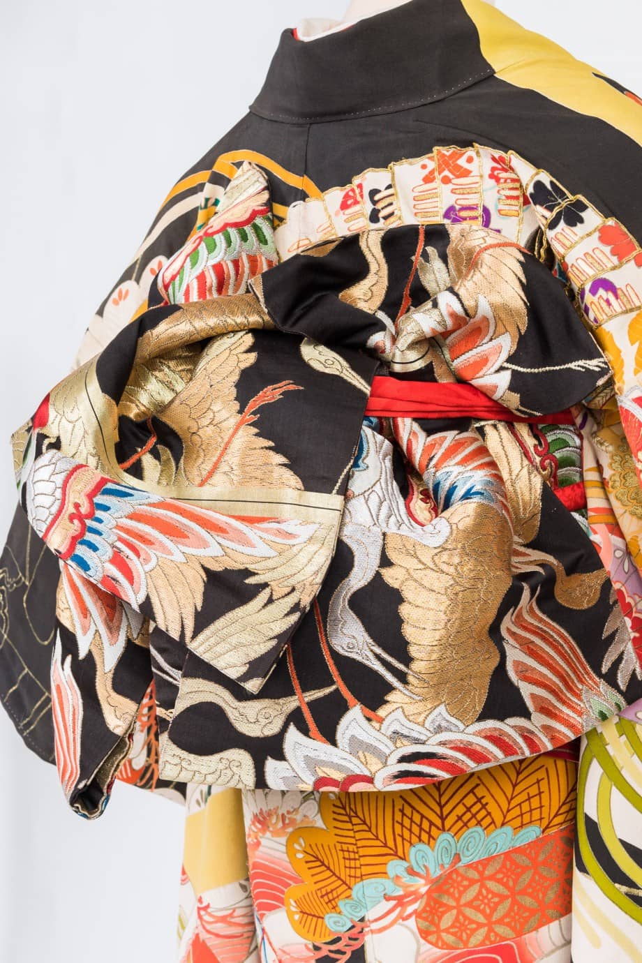 【和装の結婚式】豪華絢爛な檜扇の五つ紋付黒振袖