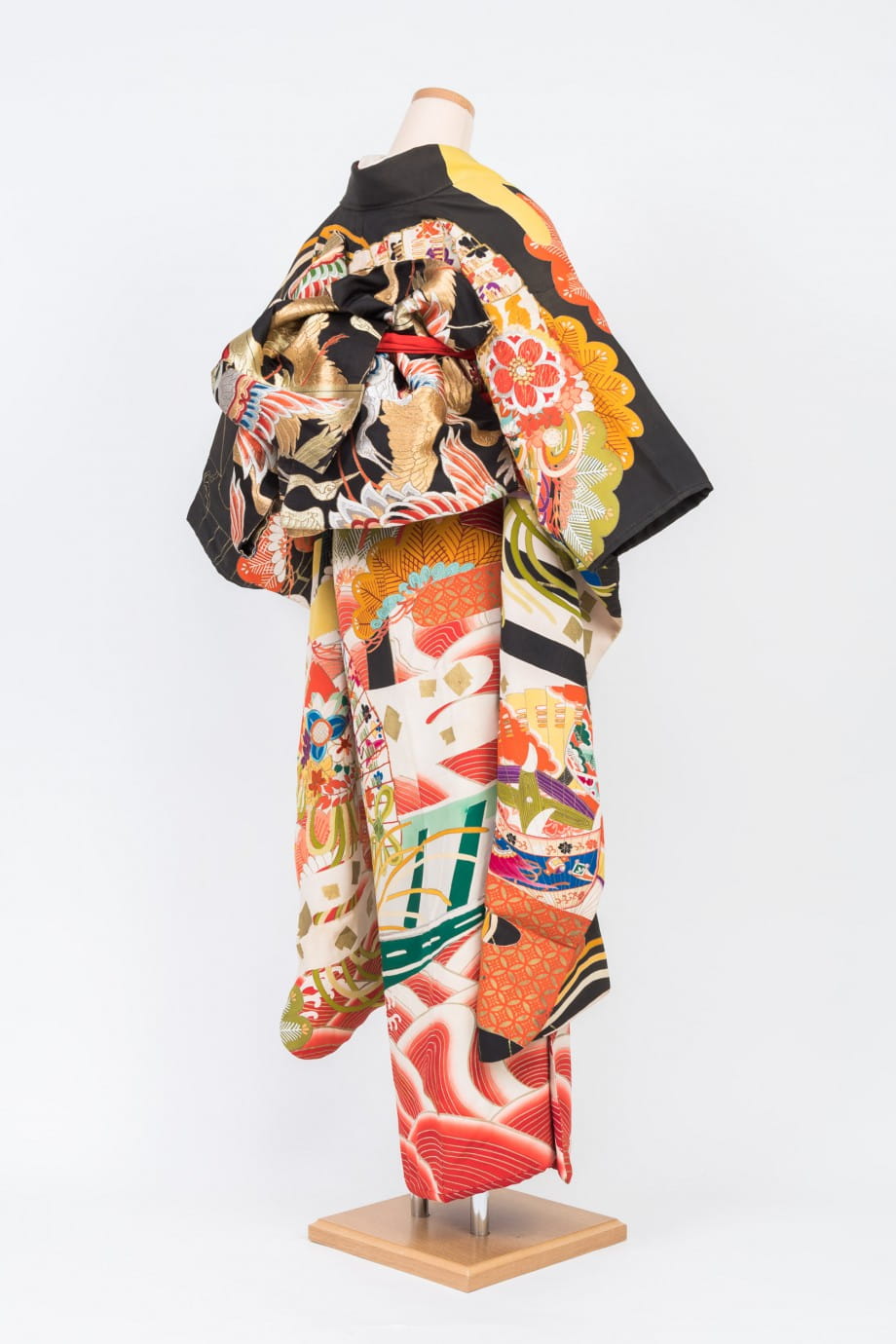 【和装の結婚式】豪華絢爛な檜扇の五つ紋付黒振袖