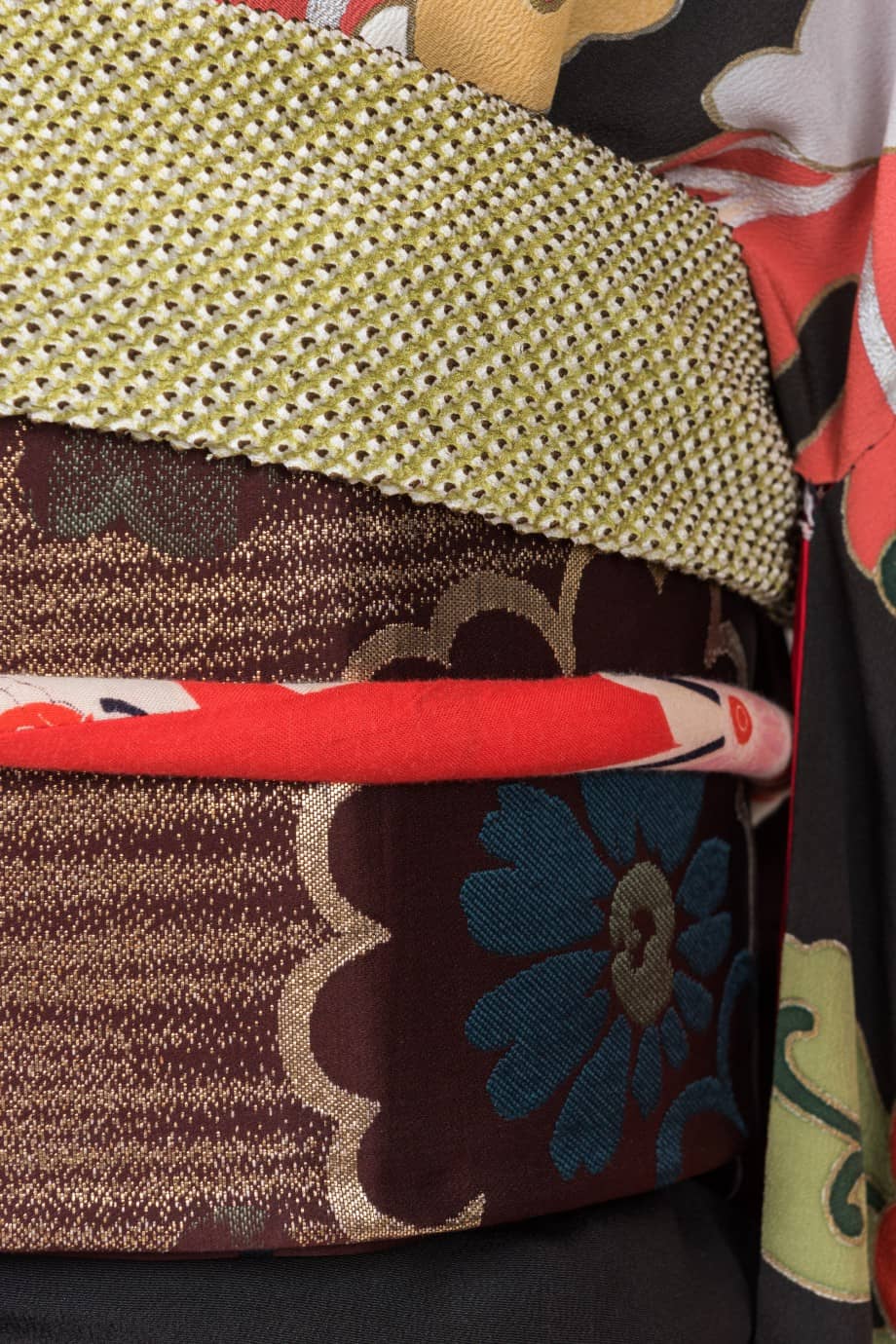 【和装の結婚式】菊尽くし～大小の菊が舞い踊る五つ紋付黒振袖