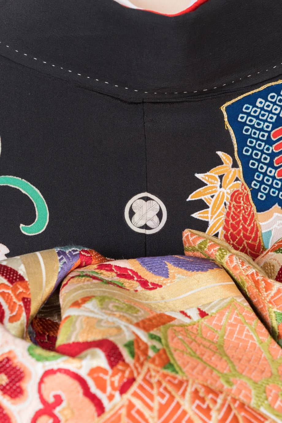 【和装の結婚式】ヱ霞に葵と檜扇が舞う五つ紋付黒振袖