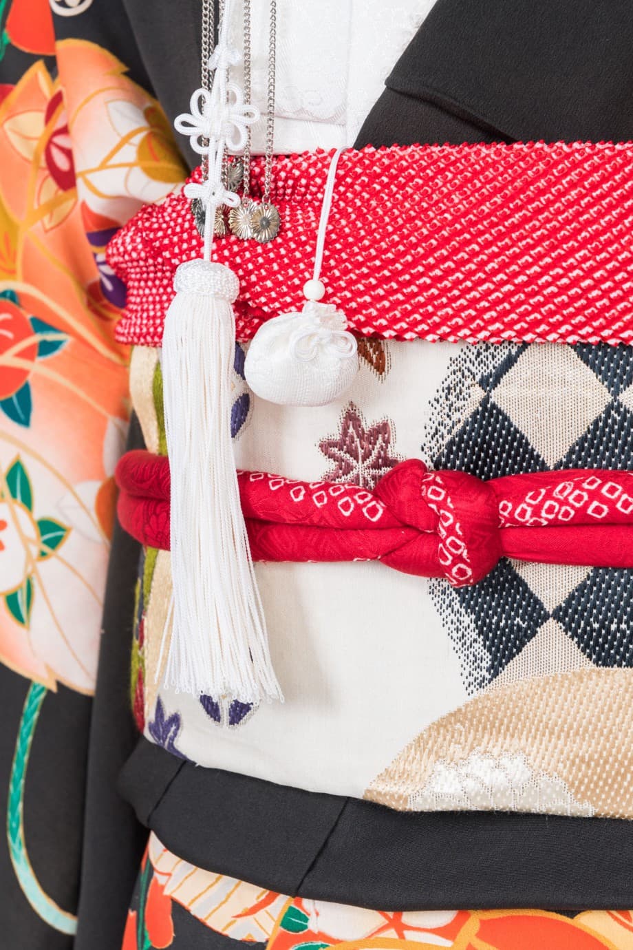 【和装の結婚式】舞い踊る檜扇に御所車と百花繚乱の五つ紋付黒振袖