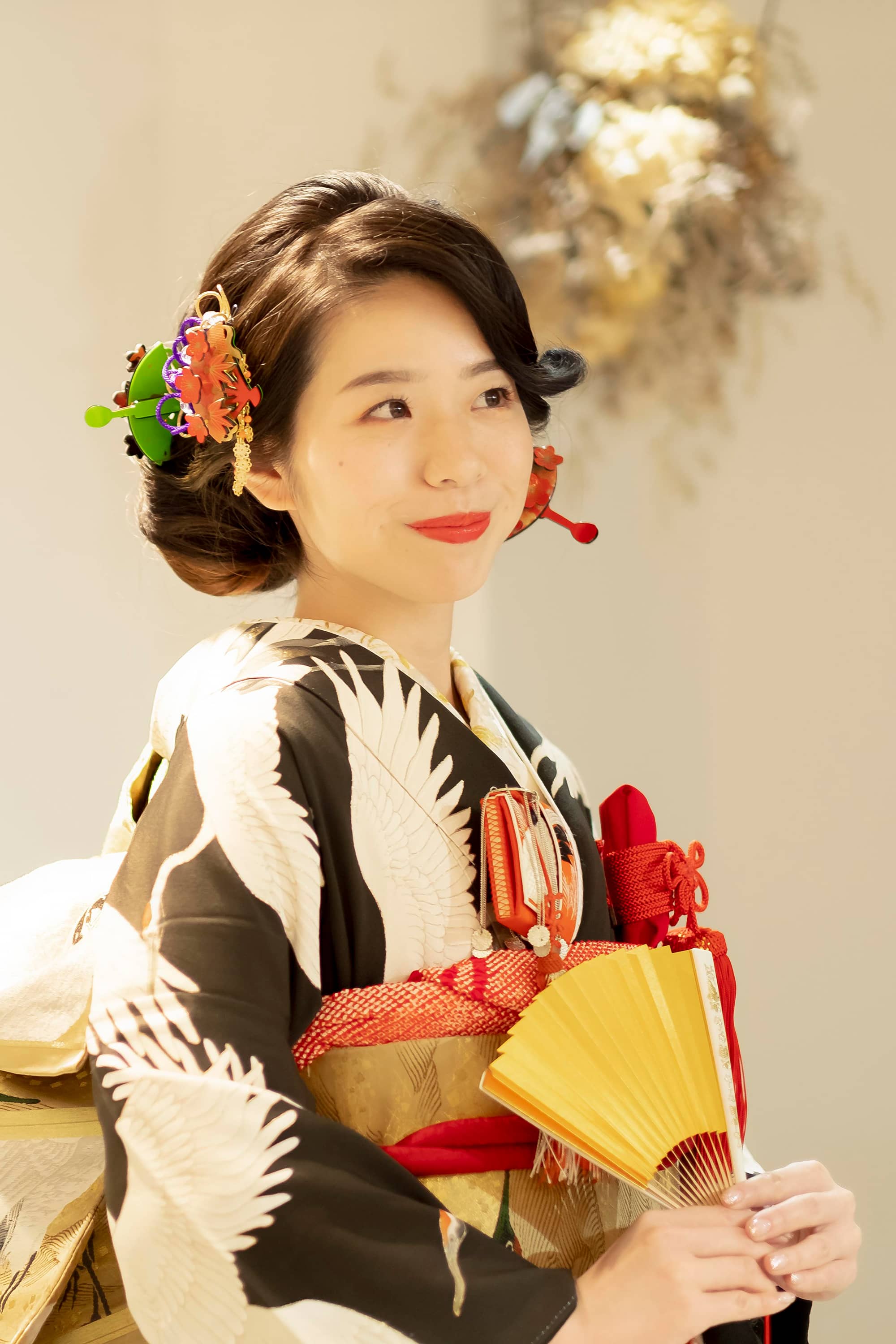 【和装の結婚式】グラデーションの松に群れ飛ぶ鶴の五つ紋付黒振袖