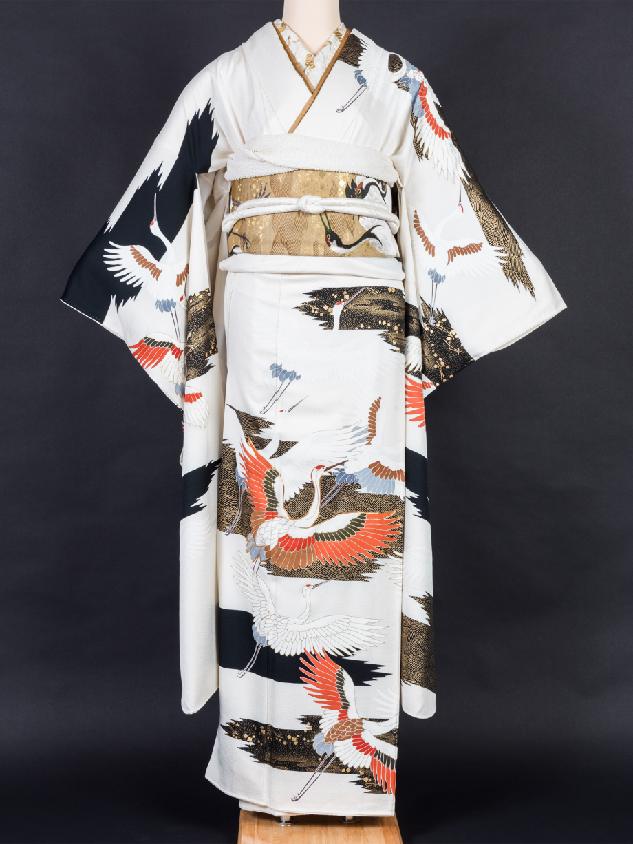 【和装の結婚式】鶴尽くし、金尽くしの黒振袖