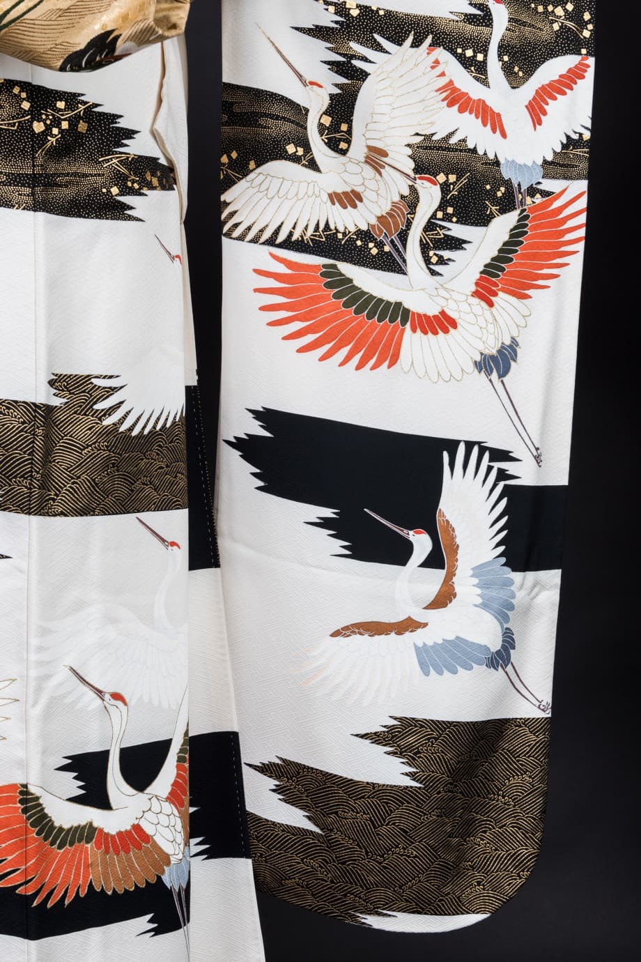 【和装の結婚式】鶴尽くし、金尽くしの黒振袖