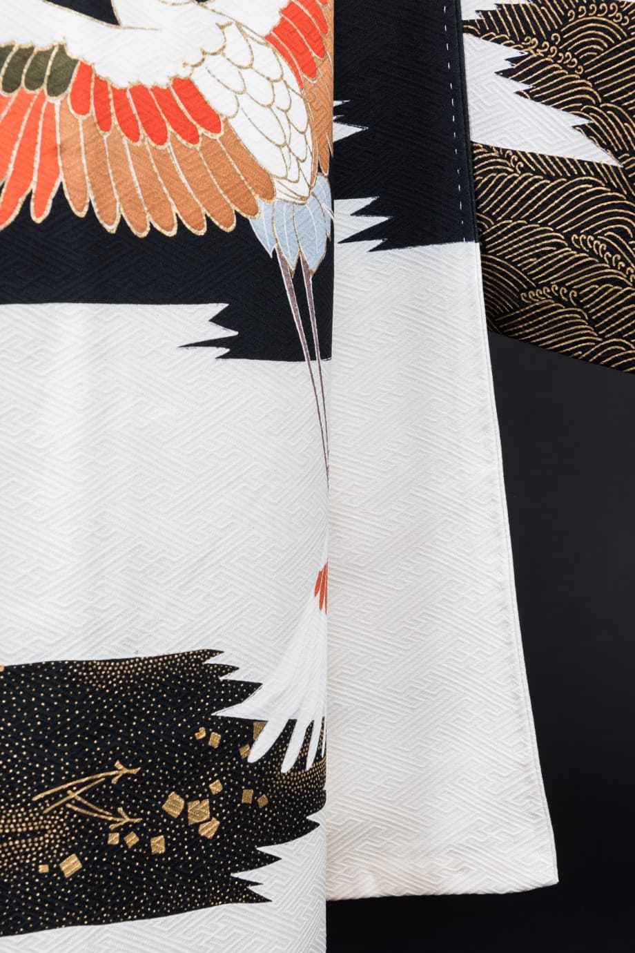 【和装の結婚式】鶴尽くし、金尽くしの黒振袖