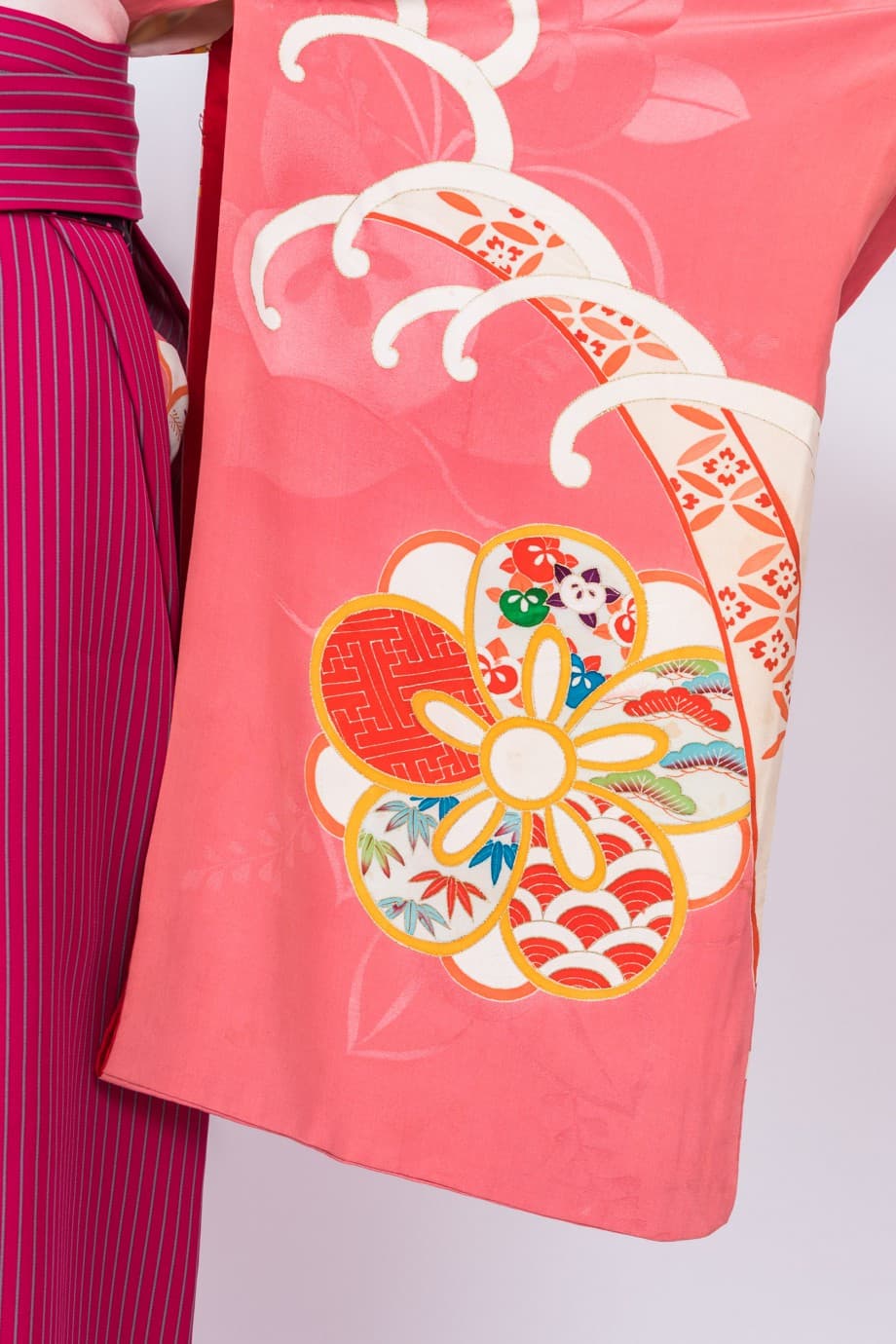 【袴レンタル】卒業式 | 綸子に八重梅と橘が描かれた一つ紋付訪問着