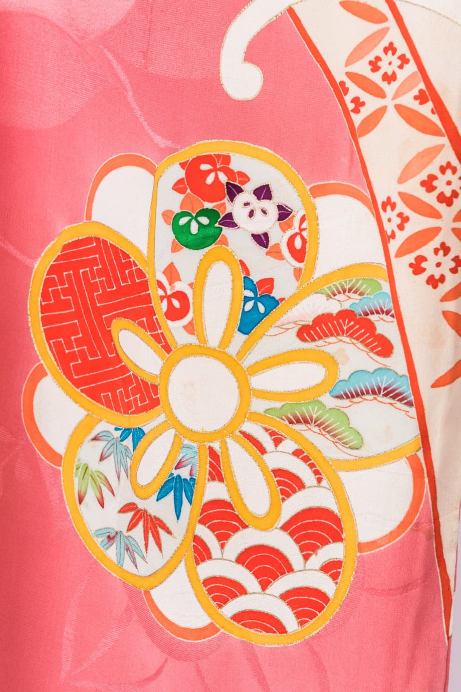 【袴レンタル】卒業式 | 綸子に八重梅と橘が描かれた一つ紋付訪問着