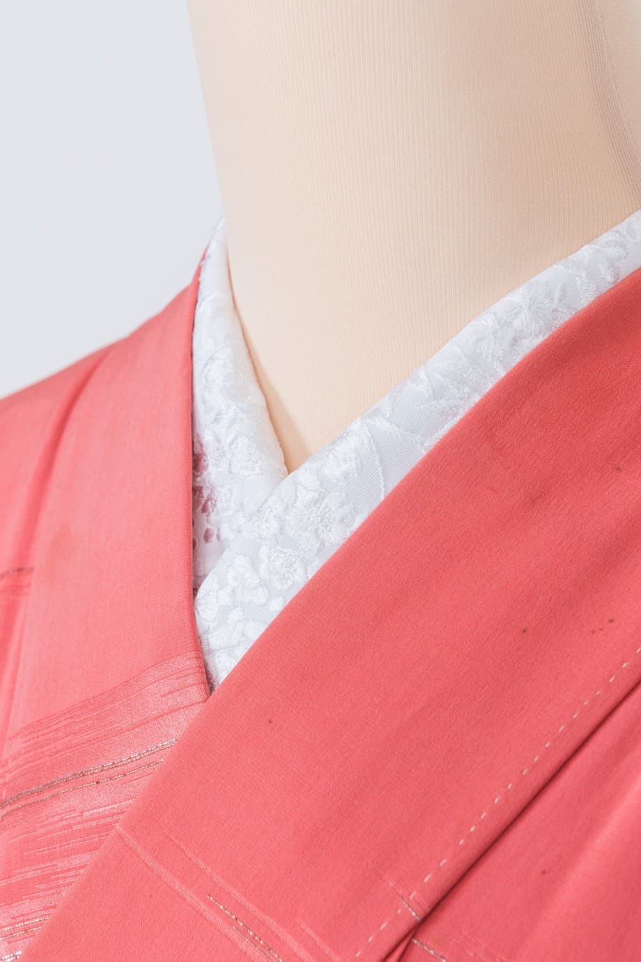 【袴レンタル】卒業式 | ピンクの綸子に漆が織り込まれた吉祥柄の着物