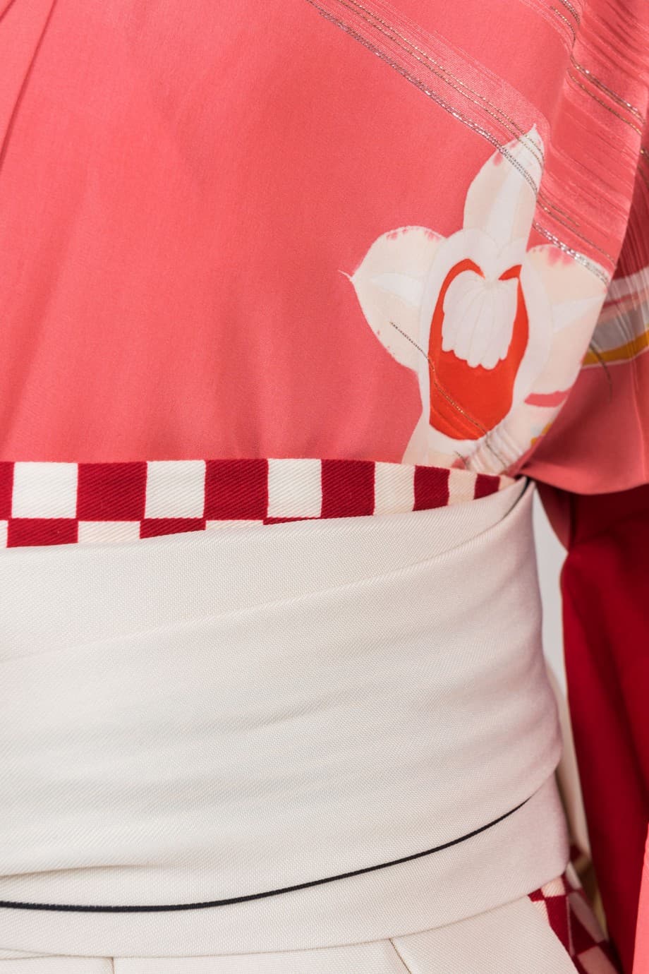 【袴レンタル】卒業式 | ピンクの綸子に漆が織り込まれた吉祥柄の着物